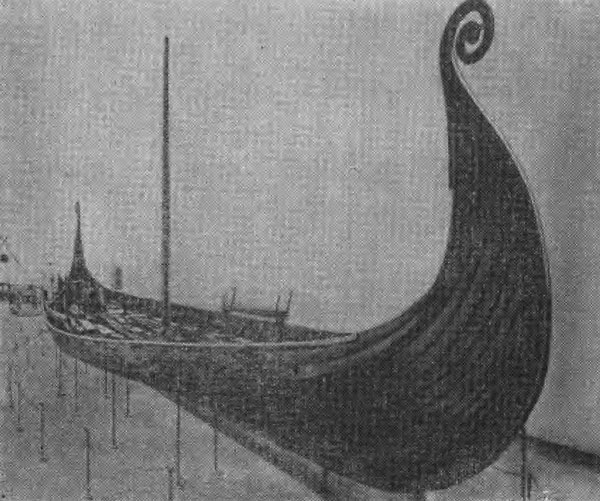 Рис. 50. Реставрированное судно из Усеберга