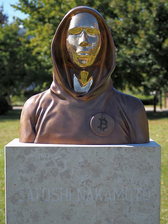 Статуя Сатоши Накамуры в Будапеште (Венгрия): https://en.wikipedia.org/wiki/Satoshi_Nakamoto#/media/File:Bust_of_Satoshi_Nakamoto_in_Budapest.jpg